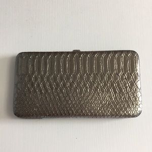 Silver snakeskin-look clutch/wallet